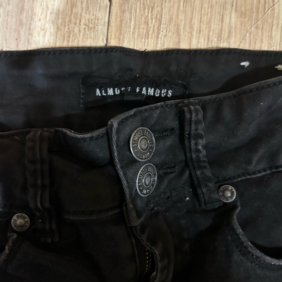 Almost Famous Black Skinny Jeans size00 - Picture 5 of 6